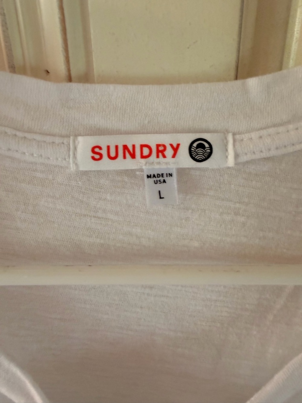 Sundry White Graphic Tee with Retro Wave Design, GUC, French for Sea & Sun!🌊☀️ - Picture 2 of 6